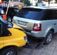 Само в ПИК! Кръвожадни мутри с маски блъскат наред кола и джип в Слънчев бряг, турист на косъм от смъртта (видео)