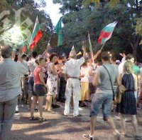 Сблъсъци и кръв пред парламента! (обновена)