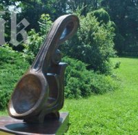 Откраднаха двуметрова лъжица символ в Боровец

