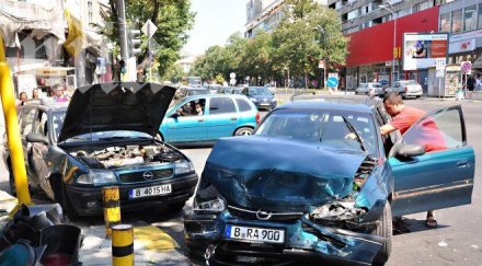 тежка катастрофа варна чудо размина без жертви снимки