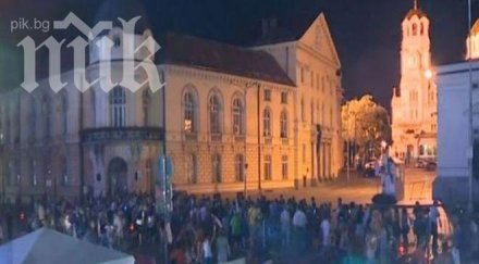 шок полицаите било наредено бият