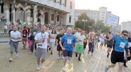маратонци стартираха знак протест митингът остава