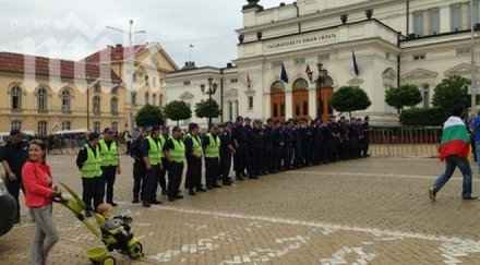 мвр иска извънредно млн плаща полицаите протестите