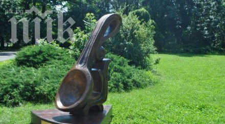 откраднаха двуметрова лъжица символ боровец