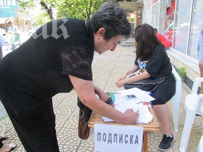 Четири пункта събират подписи в подкрепа на Орешарски в столицата