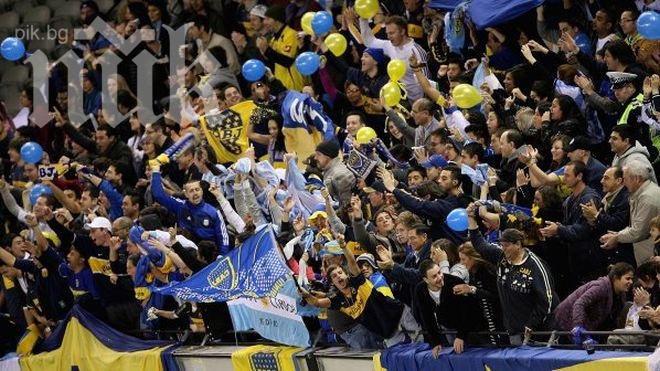 Двама убити и десетки ранени след престрелка между ултраси в Аржентина

