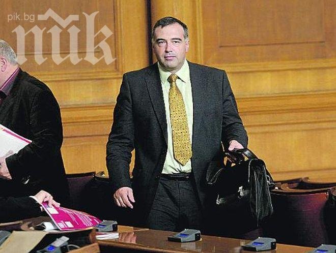 Антон Кутев пред ПИК: Плевнелиев, Цветелина Бориславова, братя Прокопиеви и Огнян Донев стягат нов десен проект