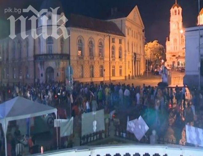 Шок! На полицаите било наредено да бият