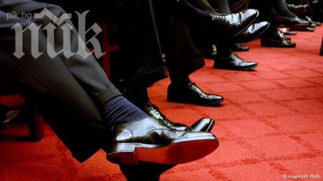 Евродепутатите с космически заплати, тънат в разкош