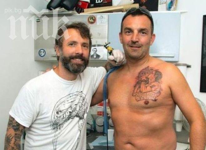 Фен си татуира Анди Мъри на гърдите