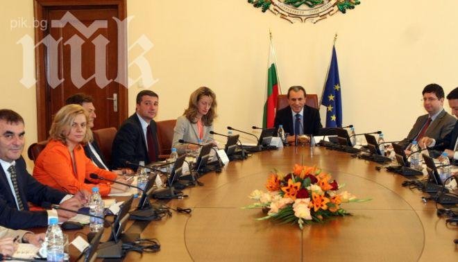 Орешарски ще вдига тавана на пенсиите, през 2017 г. - до 1575 лв.