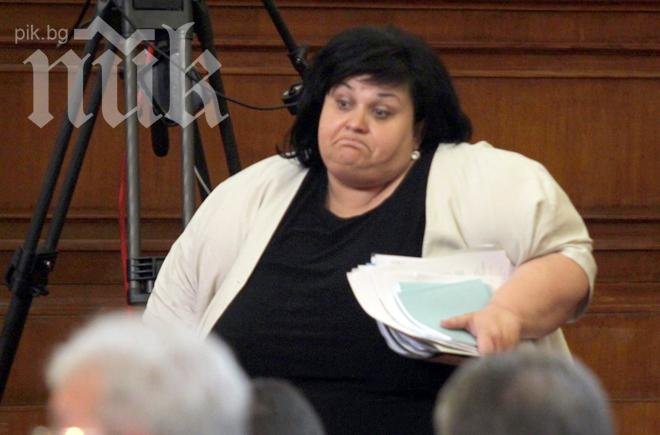 Фидосова официално подаде молба за напускане на парламента