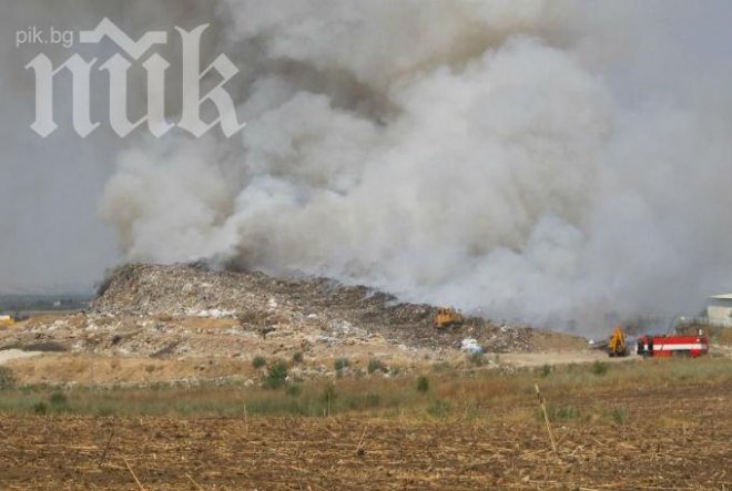 Буен пожар лумна на сметището в Казанлък