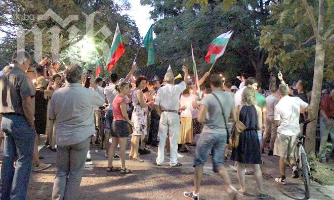 Сблъсъци и кръв пред парламента! (обновена)