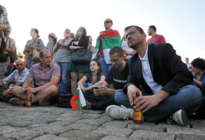 Очертава се дълга нощ на блокада, донесоха кафе на протестиращите