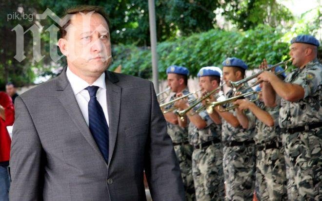 Военният министър ще чества Никола Вапцаров, отива в родното си ВВМУ