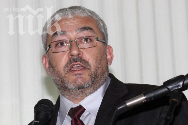 Емил Василев пак взриви нета: Пеевски е калинка с размери на свиня!