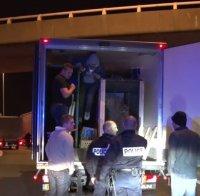 ПОРЕДНИТЕ НЕСРЕТНИЦИ: 12 мигранти открити в хладилен камион в Белгия