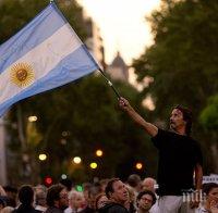 Без изненада: Алберто Фернандес води на президентските избори в Аржентина

 