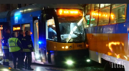 последните минути трамваи удариха центъра софия