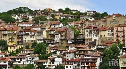 първата обществена библиотека велико търново става 130 години