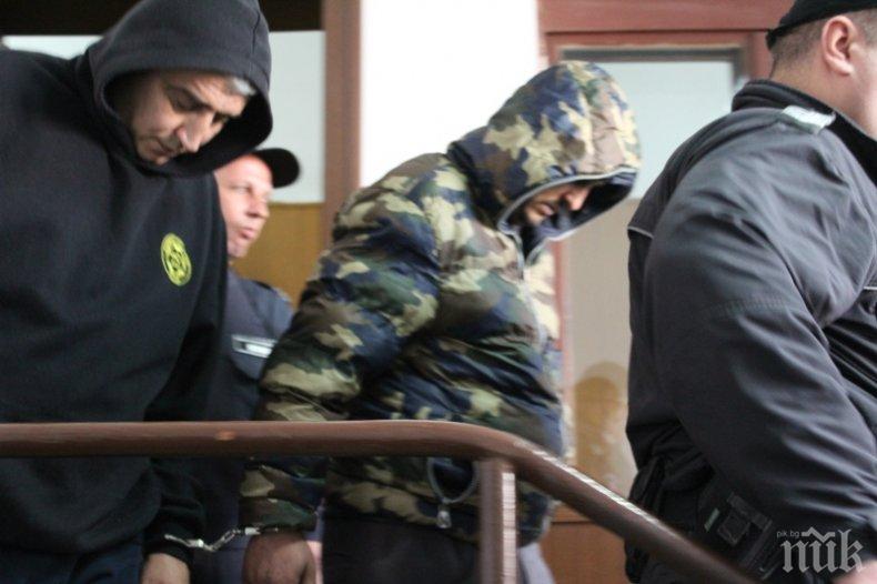 Жестоките убийци от Наречен отново шикалкавят в съда