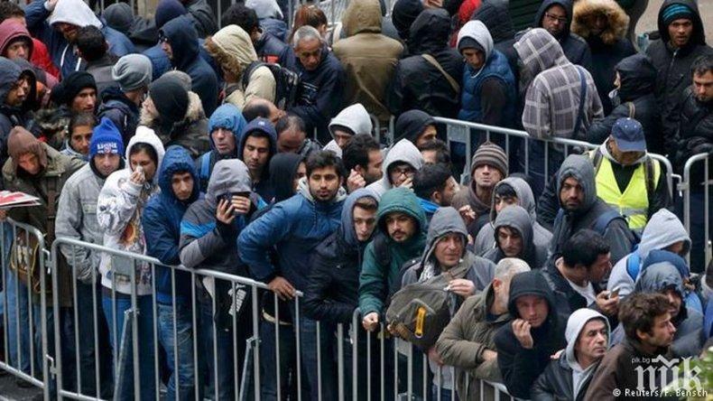 ТРАНСФЕР: 25 000 мигранти са върнати от Гърция в Турция