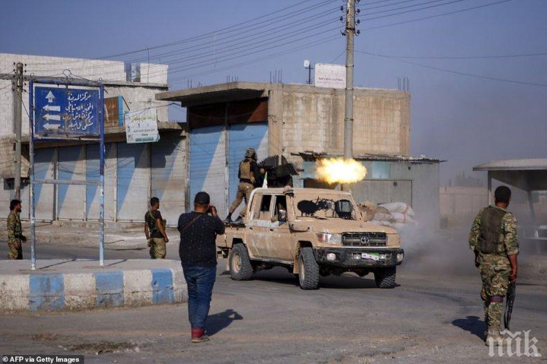 Руската военна полиция помага на кюрдите да се изтеглят от сирийско-турската граница