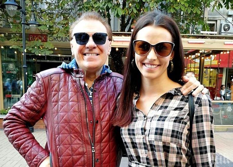 Васко Кеца снима клип в царския влак