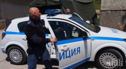 тийнейджър години заби юмрук лицето полицай