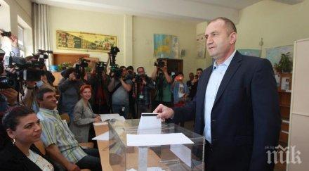 извънредно пик румен радев пак гласува без деси радева лична карта обновена видео