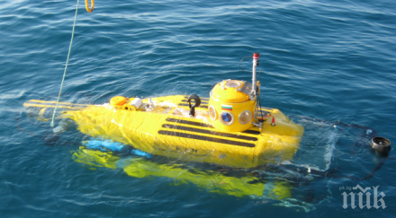 уникална миниподводница ръждясва контейнер снимки