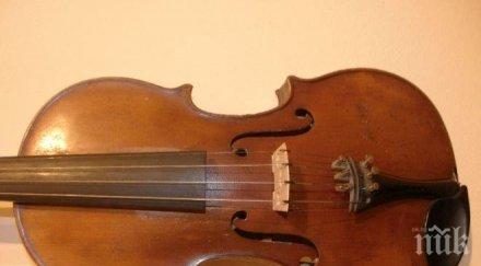 тайно върнаха 310 годишната цигулка забравена влак