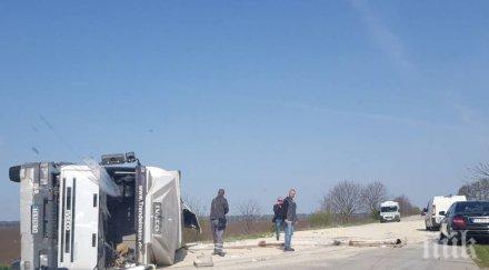 камион обърна севлиево