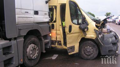 извънредно тир бус помляха турския завой мездра отбиват движението