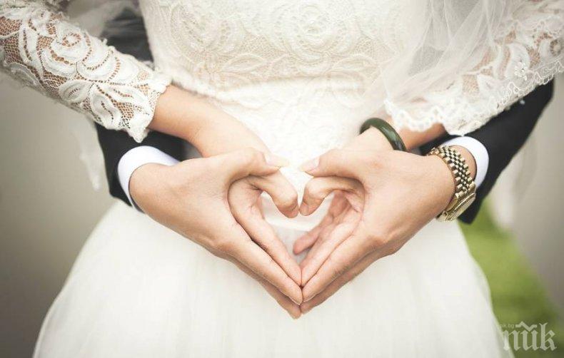 САМО ЗА ДАМИ: Как да разберете, че скоро ще ви предложи брак