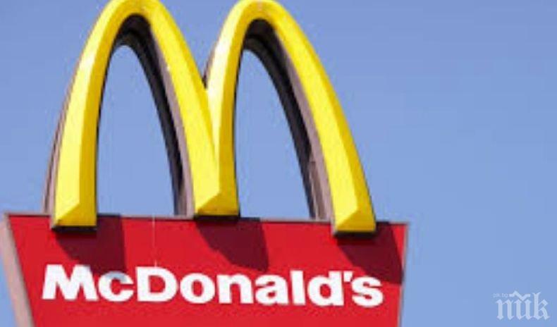 Макдоналдс си тръгва от Русия, но не съвсем