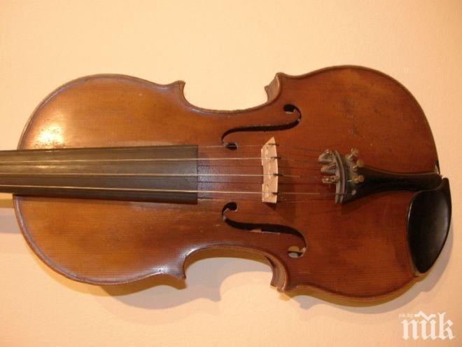 ТАЙНО: Върнаха 310-годишната цигулка, забравена във влак
