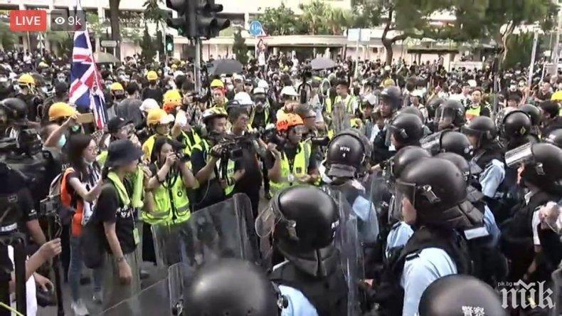 Сълзотворен газ в Хонконг в 22-ия пореден уикенд на протести