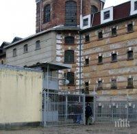 ЗАД РЕШЕТКИТЕ: Засякоха 540 телефона в Софийския затвор