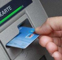 задържаха трима източване дебитни карти