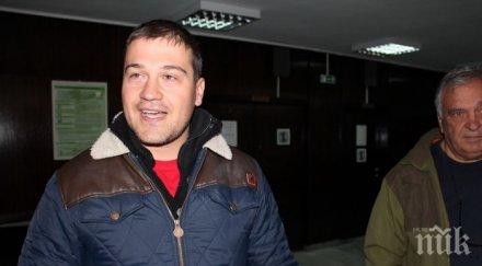 човекът манолова никола вапцаров опитва ограничава свободата словото