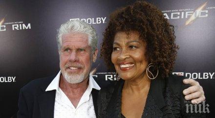 раздяла холивуд рон пърлман развежда години брак