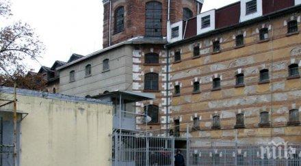 решетките засякоха 540 телефона софийския затвор