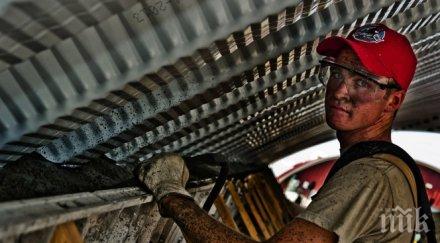 всяка трета фирма готова наема работници