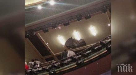 срути таванът прочутия лондонски театър пикадили видео