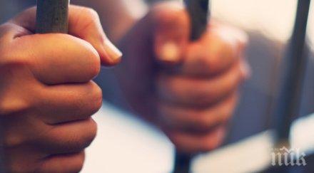 затворници избягаха дупка тавана видео