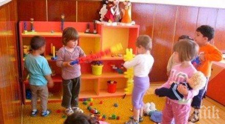 учителка крещи дете ясла млъкни затвори тъпата уста