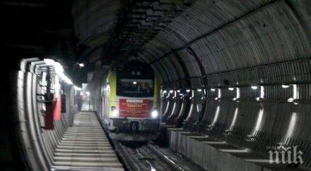 исторически момент китайски влак вагона електроника преминава българия