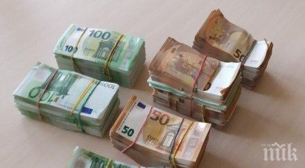 пипнаха недекларирана валута 140 бона шведски бус